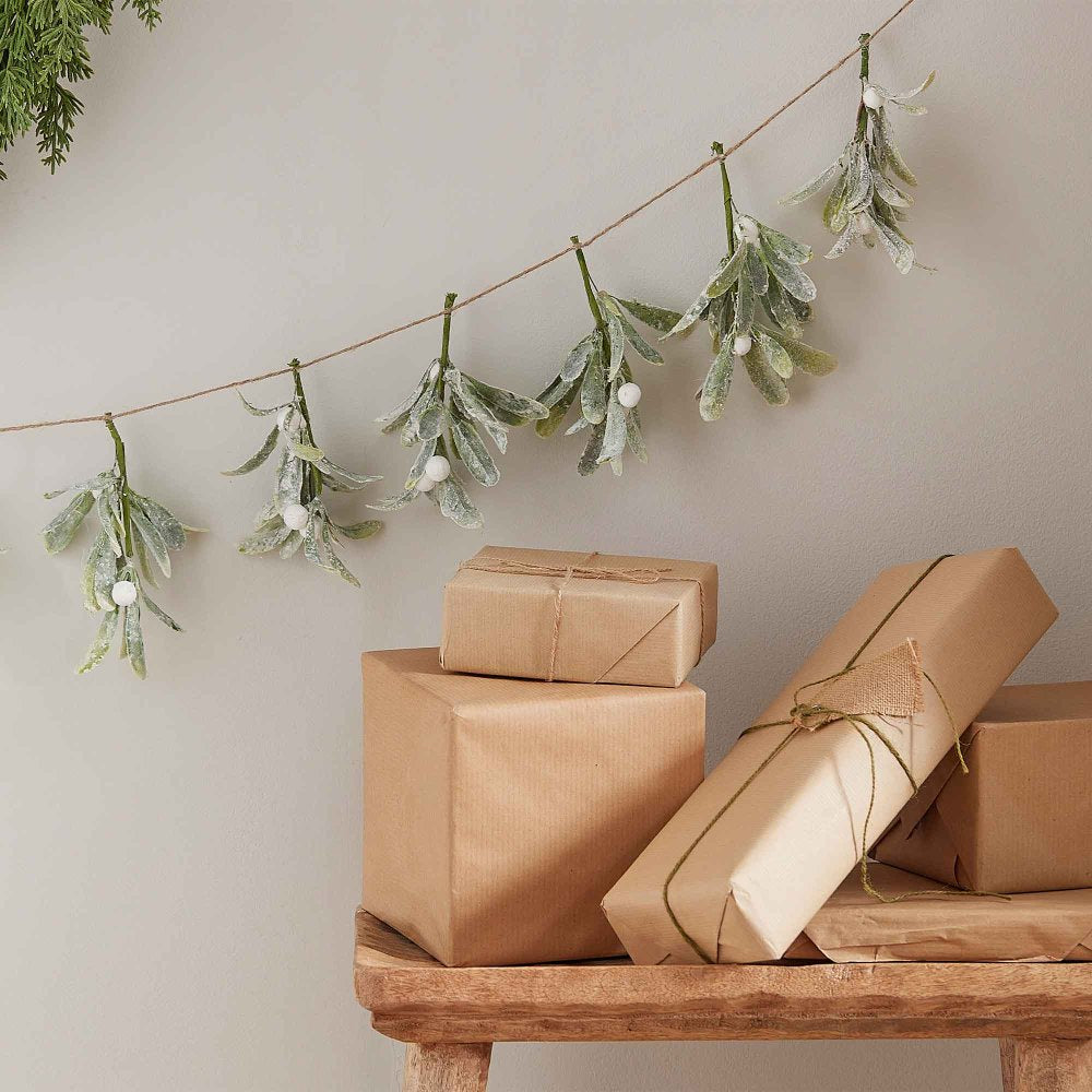 Nordic Noel Mistletoe Garland 2m